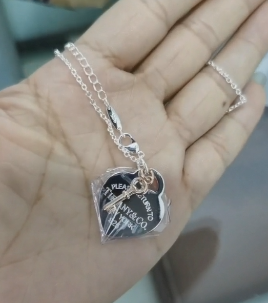 Tiffany key sales necklace replica