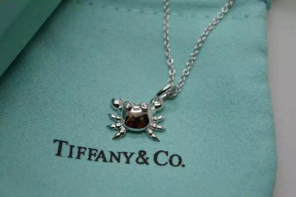 Crab necklace